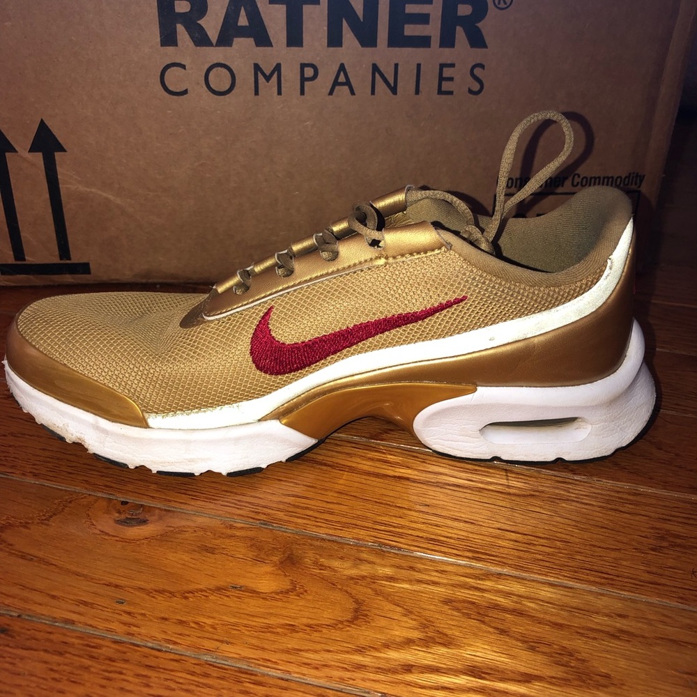 Nike air max sneakers Gold and red